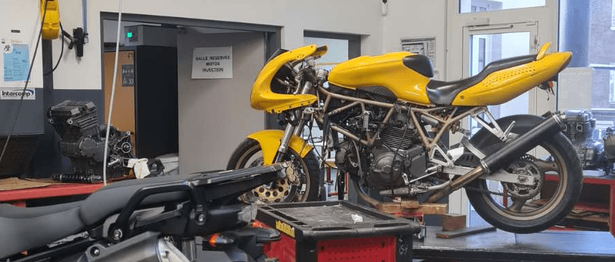 Atelier moto lycée Jacques Brel Saint Pons de Thomières